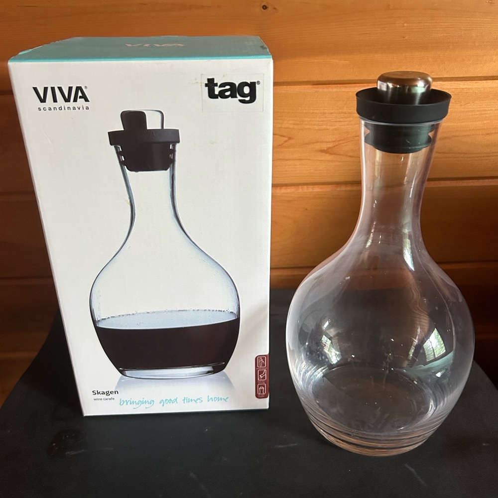 TAG Skagen Glass Wine 🍷 Carafe with Black Stainless Steel Topper